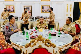 Silaturahmi Kapolda Riau Irjen Muhammad Iqbal, Disambut Hangat Gubernur Riau Syamsuar